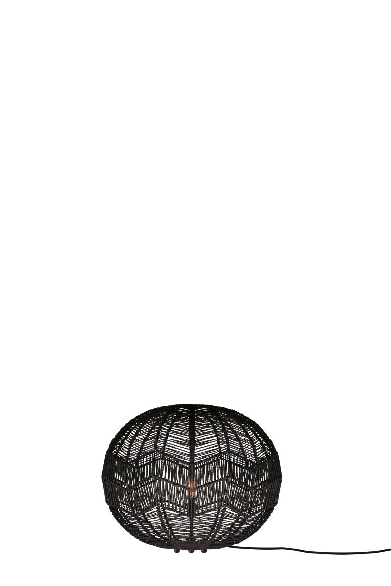 Missy Schwarz stehlampe Von Globen Lighting - Die Leuchte verfügt über ein 200 cm langes schwarzes Textilkabel mit Schalter.