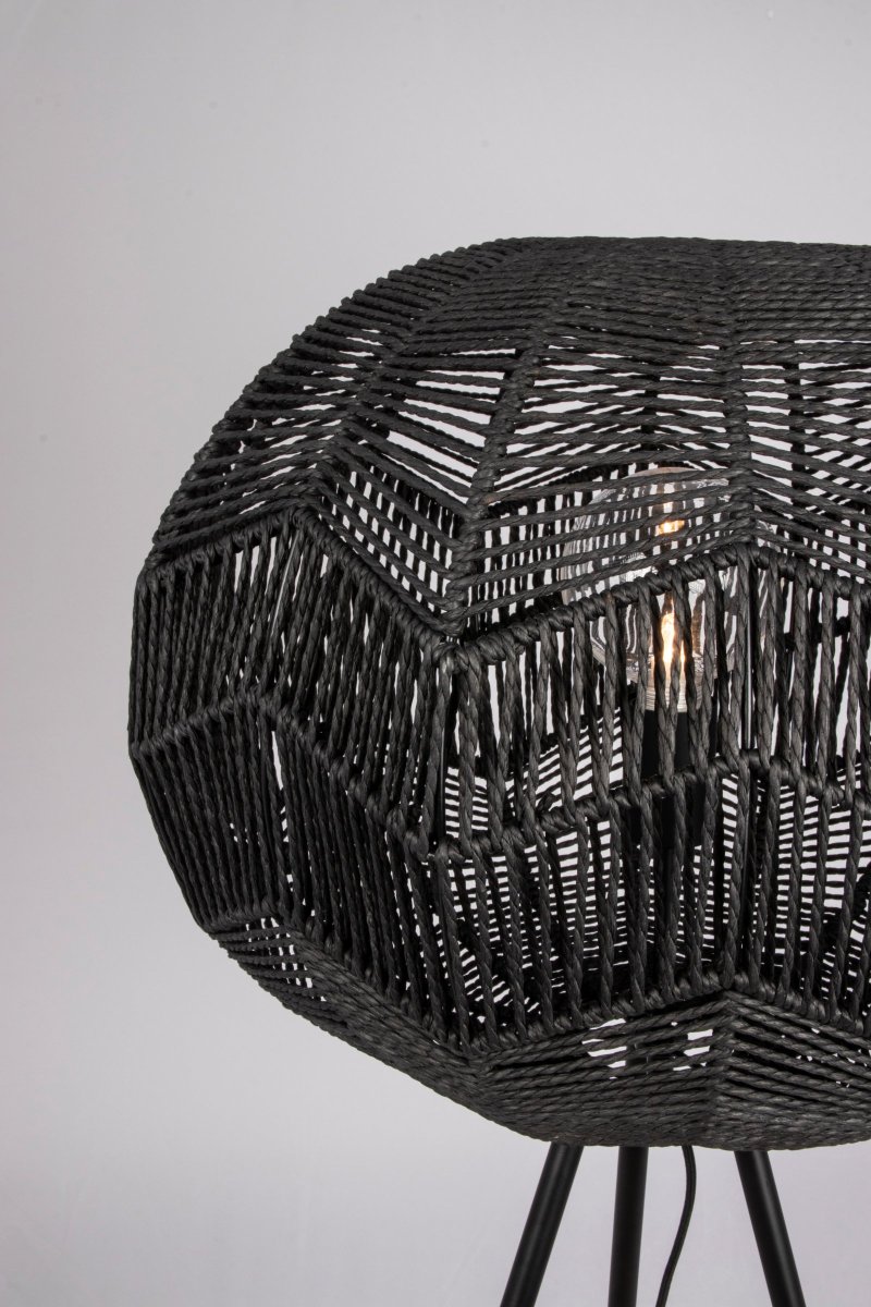 Missy Schwarz stehlampe Von Globen Lighting - Die Leuchte verfügt über ein 200 cm langes schwarzes Textilkabel mit Schalter.