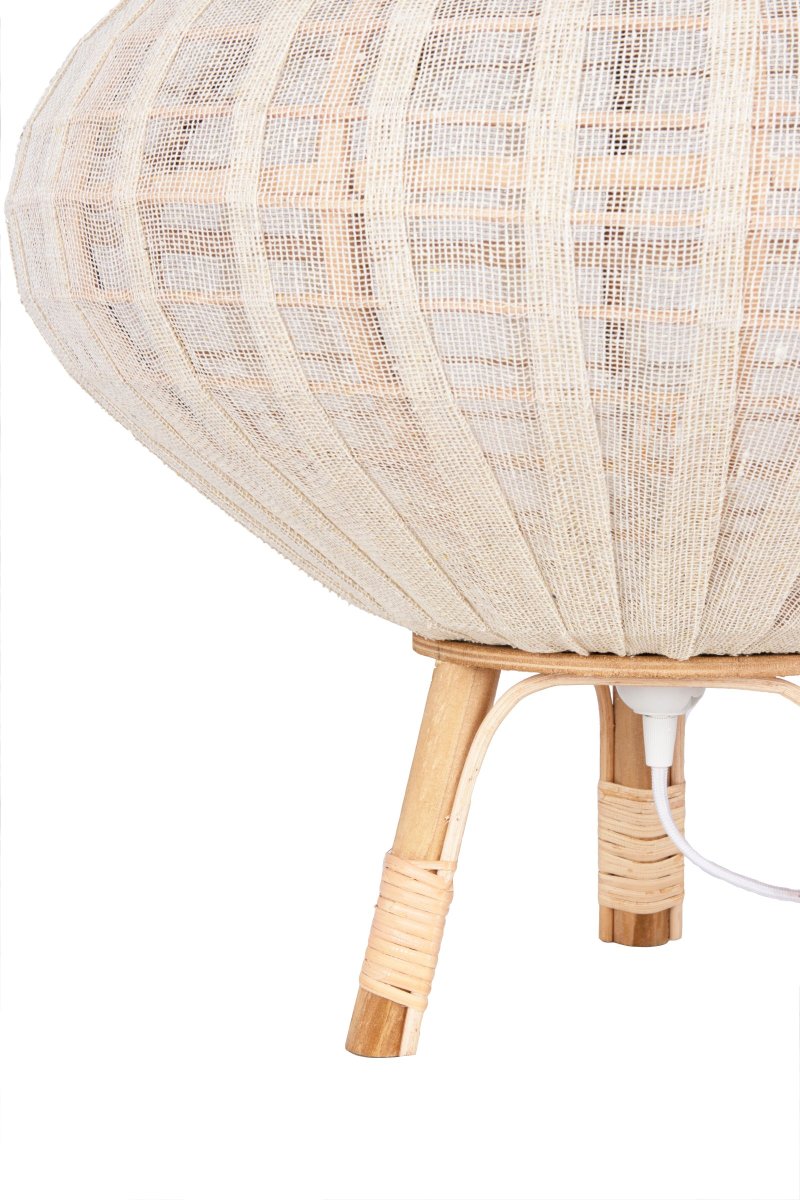 Borneo 48cm Natur stehlampe Von Globen Lighting - Tropisches Gr&uuml;n, ein Rascheln in den Palmenbl&auml;ttern und die Wellen, die sich brechen und wie eine Decke &uuml;ber den kilometerlangen wei&szlig;en Sandstrand legen.