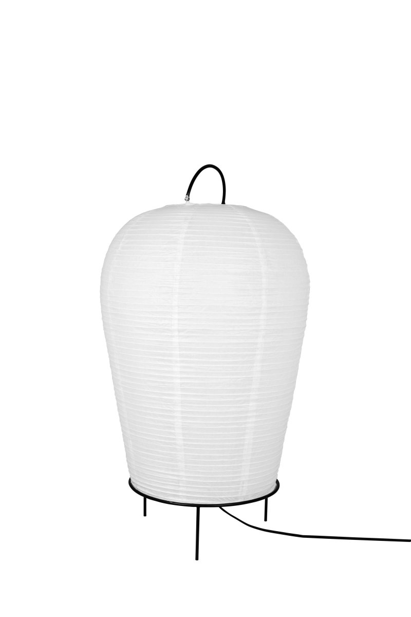 Osaka Weiß stehlampe Von Globen Lighting - Osaka ist eine große, streng grafische Stehlampe.