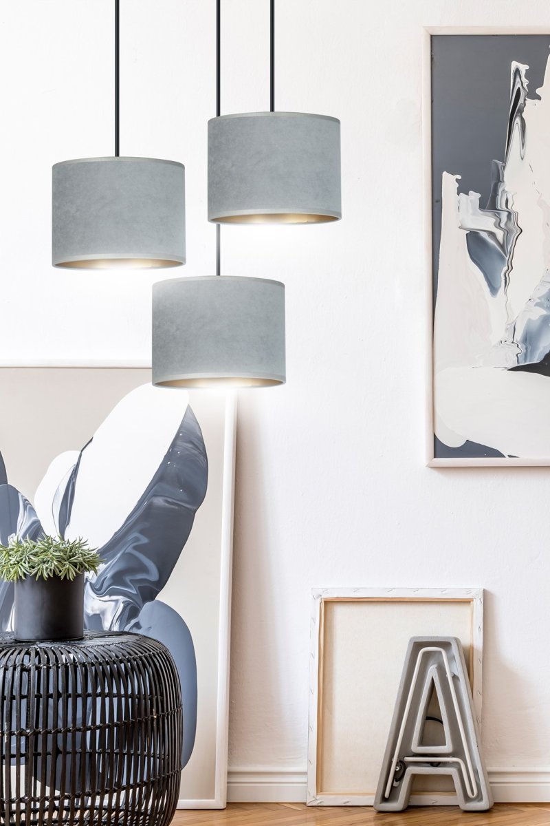 Hilde Ø50 Grau hängelampe Von Emibig Lighting - Die einfache Konstruktion und das elegante Farbschema machen Hilde zu einer vielseitigen Wahl, die sich in viele verschiedene R&auml;ume und Stile einf&uuml;gt.