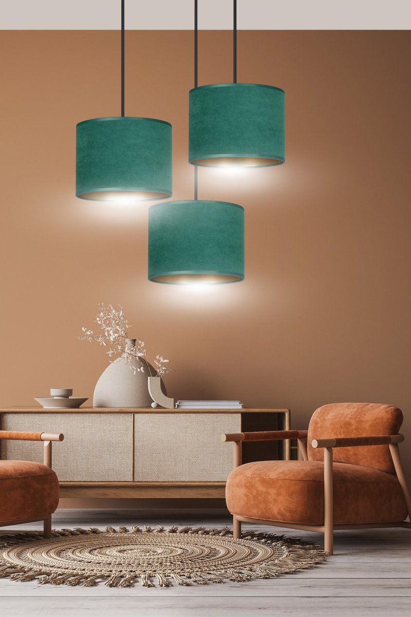 Hilde Ø50 Grün hängelampe Von Emibig Lighting - Die einfache Konstruktion und das elegante Farbschema machen Hilde zu einer vielseitigen Wahl, die sich in viele verschiedene R&auml;ume und Stile einf&uuml;gt.
