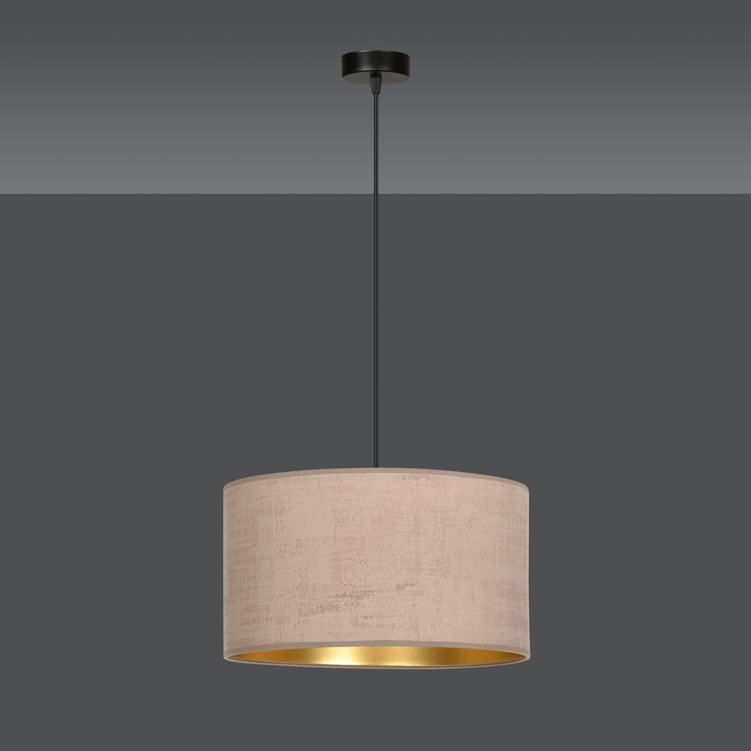 Hilde Ø35 Rosa hängelampe Von Emibig Lighting - Die einfache Konstruktion und das elegante Farbschema machen Hilde zu einer vielseitigen Wahl, die sich in viele verschiedene R&auml;ume und Stile einf&uuml;gt.
