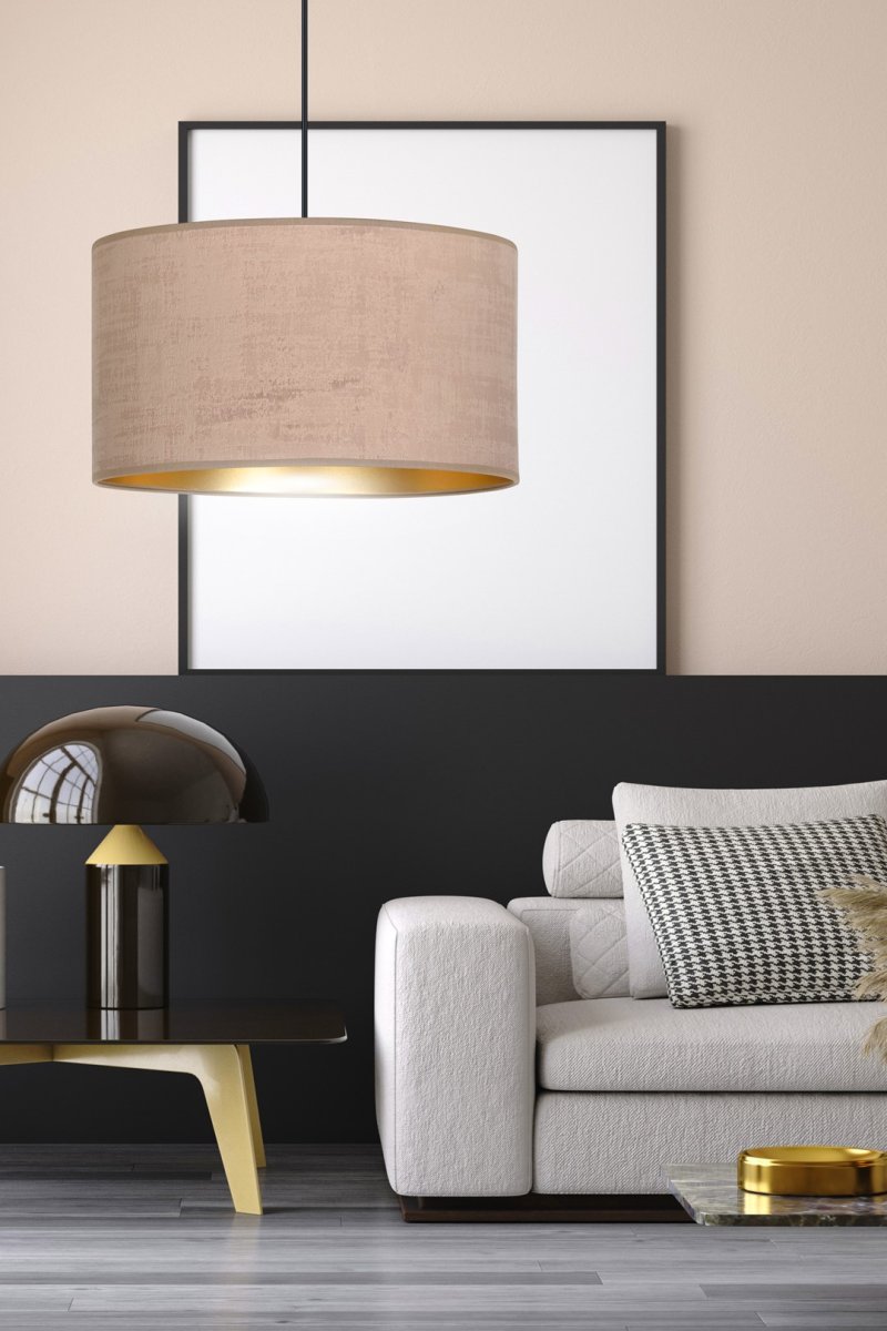 Hilde Ø35 Rosa hängelampe Von Emibig Lighting - Die einfache Konstruktion und das elegante Farbschema machen Hilde zu einer vielseitigen Wahl, die sich in viele verschiedene R&auml;ume und Stile einf&uuml;gt.