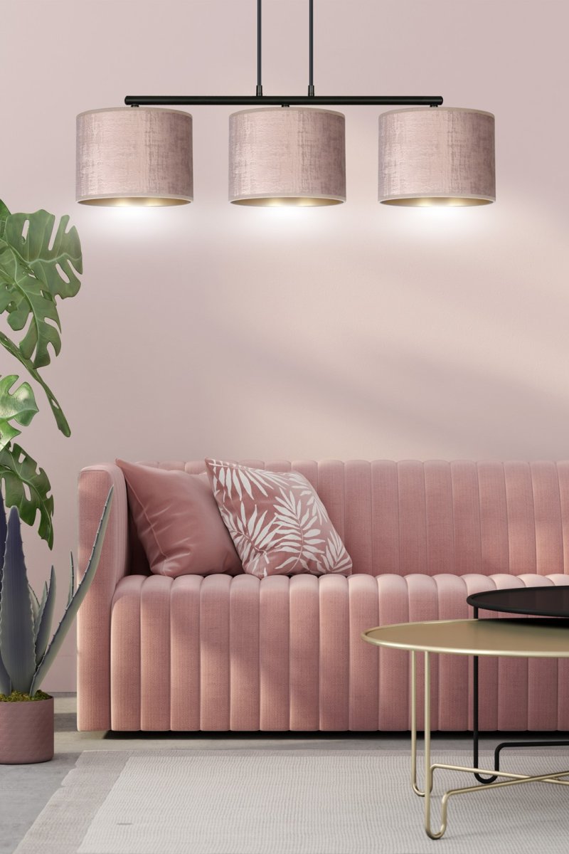 Hilde 72cm Rosa hängelampe Von Emibig Lighting - Die einfache Konstruktion und das elegante Farbschema machen Hilde zu einer vielseitigen Wahl, die sich in viele verschiedene R&auml;ume und Stile einf&uuml;gt.