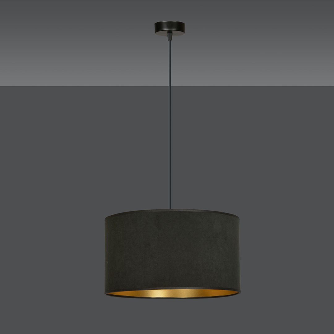 Hilde Ø35 Schwarz hängelampe Von Emibig Lighting - Die einfache Konstruktion und das elegante Farbschema machen Hilde zu einer vielseitigen Wahl, die sich in viele verschiedene R&auml;ume und Stile einf&uuml;gt.