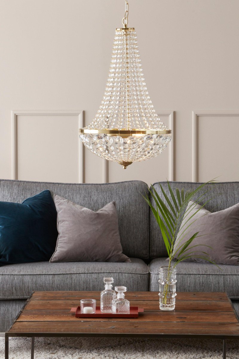 Gränsö Ø40 Messing kristall Von Markslöjd - Klassische Bordüre aus gebürstetem Messing mit wunderschönen Kristallen ist eine zeitlose Deckenleuchte, die jedem Raum eine elegante Note verleiht.