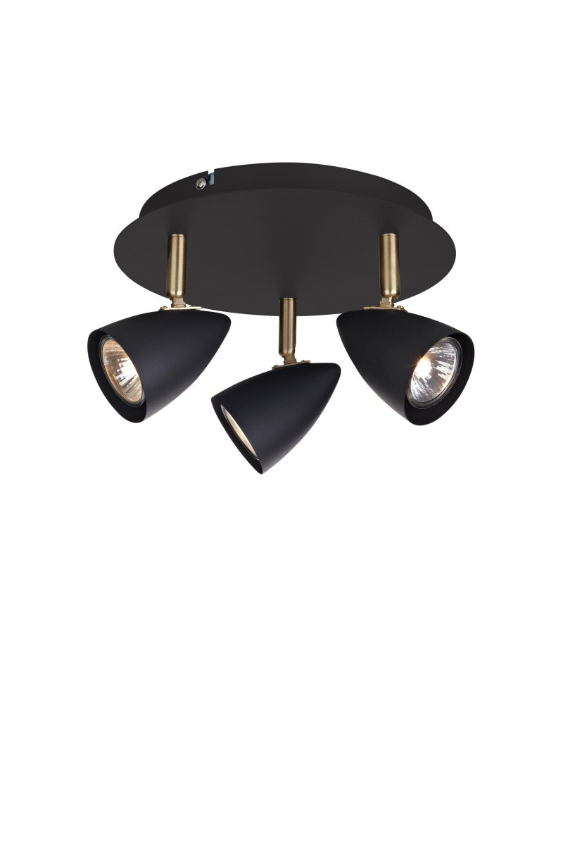 Ciro 3 Schwarz spotlight Von Markslöjd - Mit drei verstellbaren Strahlern in elegantem Mattschwarz und Messingdetails vermittelt es einen edlen Eindruck und erm&ouml;glicht eine perfekte Lichteinstellung f&uuml;r jeden Raum.