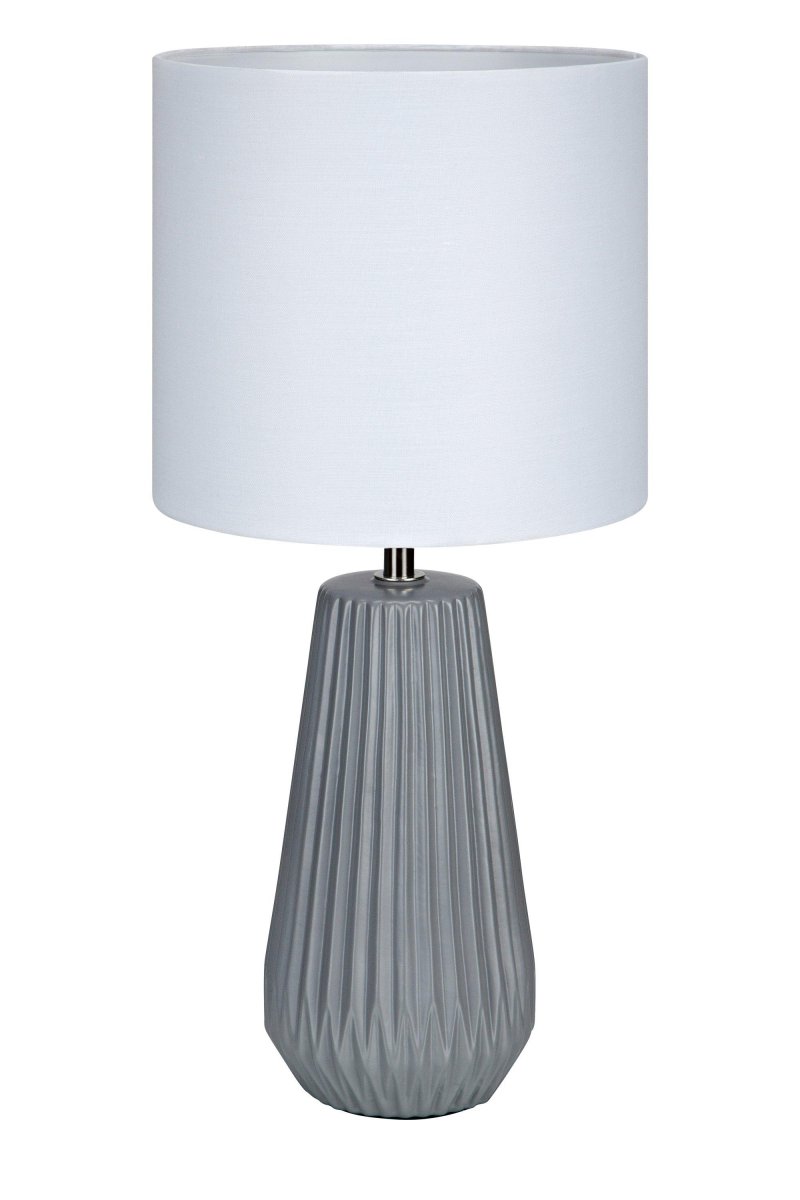 Nicci 40cm Grau tischlampe Von Markslöjd - Durch die minimalistische Form lässt sich die Lampe vielseitig und einfach sowohl im Wohnzimmer als auch im Schlafzimmer platzieren und eignet sich besonders für alle, die eine zeitlose und funktionale Beleuchtungslösung suchen.