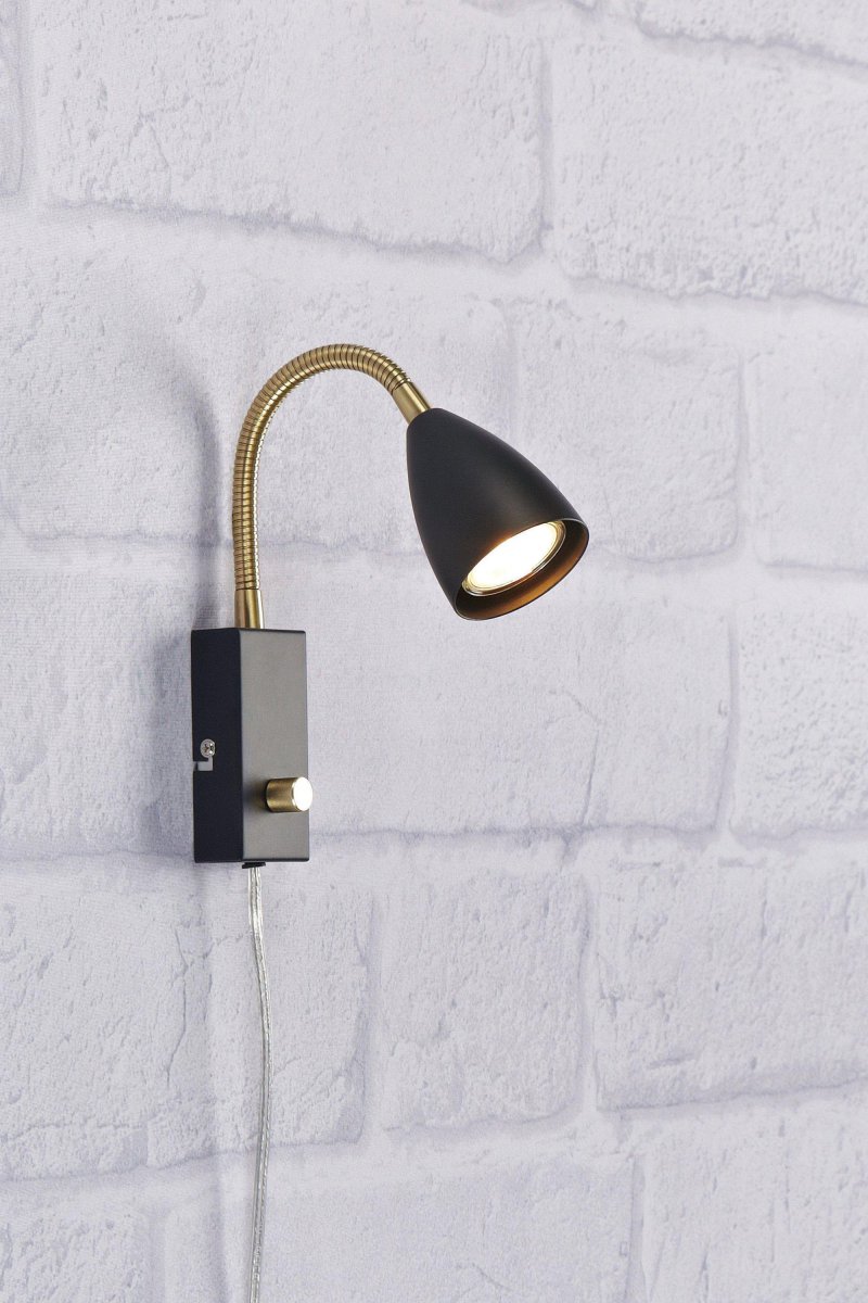 Ciro Schwarz leselampe Von Markslöjd - Perfekt als Nachttischlampe oder als Arbeitsbeleuchtung im Büro können Sie das Licht ganz einfach genau dorthin lenken, wo Sie es brauchen.