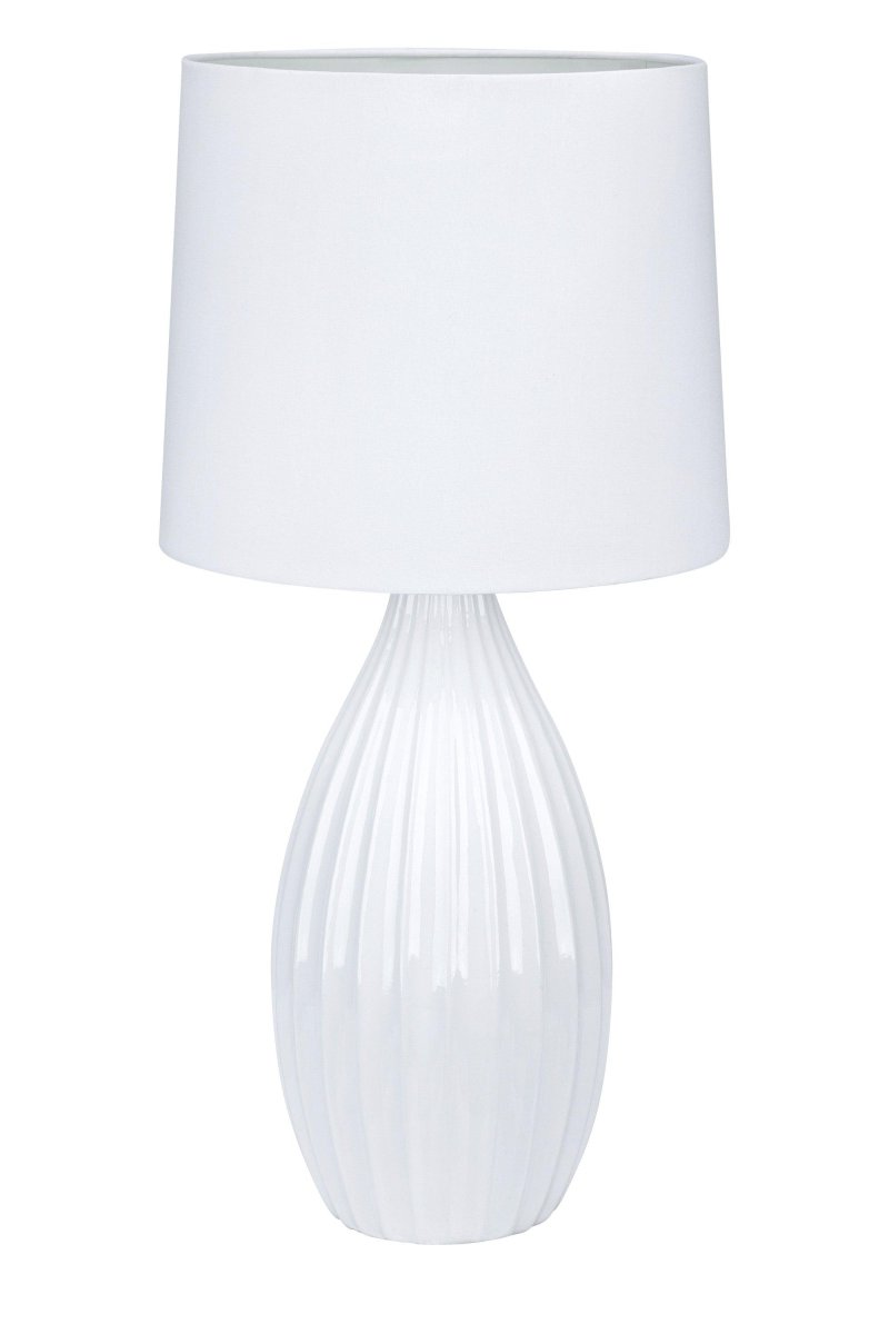 Stephanie 50cm Weiß tischlampe Von Markslöjd - Stephanie ist eine moderne Tischleuchte mit einem klassischen, weißen Keramiksockel und einem weißen Textilschirm.