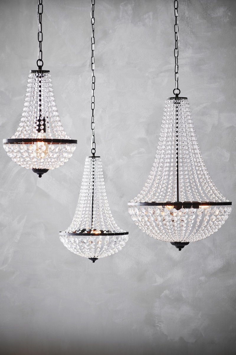 Gränsö Ø40 Schwarz kristall Von Markslöjd - Gränsö, hier in stilvollem Schwarz und mit wunderschönen Kristallen, ist eine elegante Ergänzung für Wohnzimmer, Flur oder Essbereich.