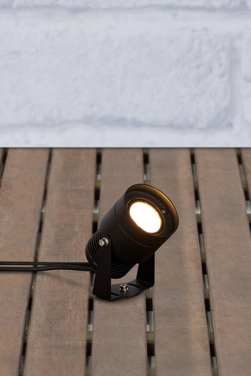 Spotlight 15W Schwarz Garden 24 Von Markslöjd - Diese Strahler sind zweifellos die beliebtesten f&uuml;r Garden 24 und sind in Versionen mit 3W, 6W, 9W und 15W erh&auml;ltlich.