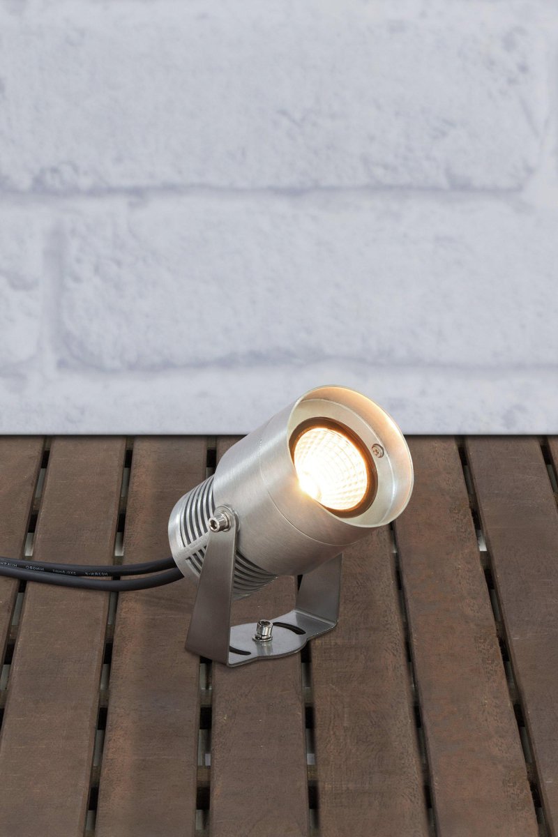 Spotlight 3W Aluminium Garden 24 Von Markslöjd - Das Garden 24-System ist flexibel und modular, sodass Sie die Beleuchtung problemlos an Ihre Bedürfnisse anpassen und umlenken können.