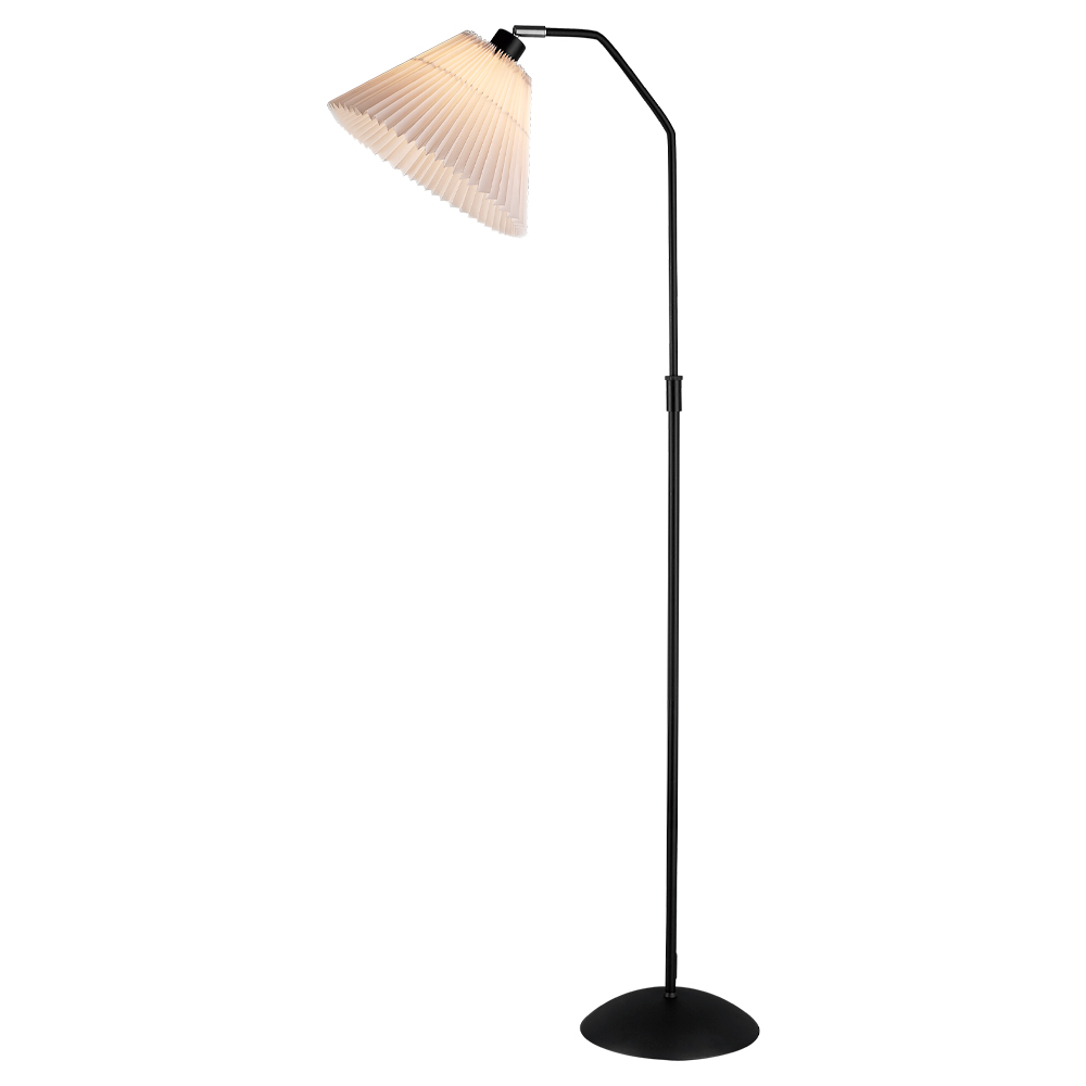 Berlin Schwarz stehlampe Von Halo Design - Der Bildschirm ist neigbar, sodass Sie ihn auch problemlos als Leselampe am Sofa oder im Wohnzimmer verwenden können.