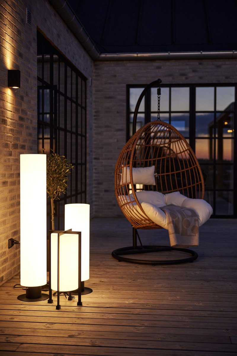Stehlampe 70cm Weiß Garden 24 Von Markslöjd - Es wurde von Monika Mulder entworfen und ist Teil des Garden 24-Systems, das Sie ganz einfach selbst installieren k&ouml;nnen.