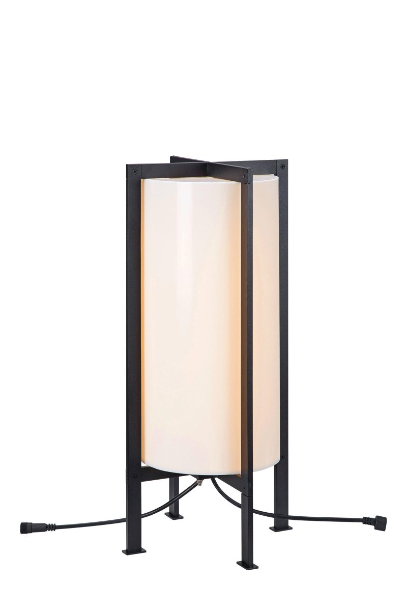 Frame Stehlampe Weiß Garden 24 Von Markslöjd - Verleihen Sie Ihrem Garten eine stimmungsvolle und schmeichelhafte Beleuchtung mit dieser zylinderf&ouml;rmigen Au&szlig;enlampe, die Teil des beliebten Garden 24-Systems ist.