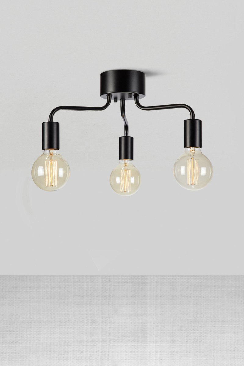 Avery 38cm Schwarz deckenleuchte Von Markslöjd - Die Lampe ist die perfekte Wahl f&uuml;r alle, die eine Kombination aus Funktionalit&auml;t und modernem Design suchen.