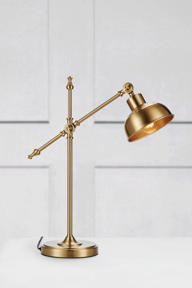 Grimstad 56cm Messing schreibtischlampe Von Markslöjd - Perfekt als Schreibtischlampe oder Nachttischlampe, verleiht sie eine romantische Atmosphäre und bildet einen schönen Kontrast zum Schreibtisch oder Nachttisch.