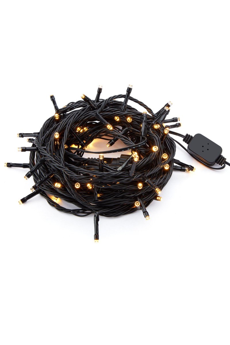 Lichterkette 8m Schwarz Garden 24 Von Markslöjd - Die Lichterkette verf&uuml;gt &uuml;ber eine feste LED-Beleuchtung mit 4,8 W und ist f&uuml;r den Einsatz in G&auml;rten und auf Terrassen geeignet.