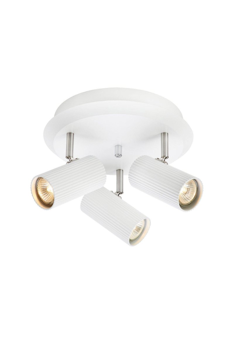 Costilla 3 Weiß spotlight Von Markslöjd - Mit ihrem minimalistischen Design und der hochwertigen Verarbeitung vereint diese Lampe Ästhetik und praktische Beleuchtung und wird zu einem raffinierten Detail in Ihrem Zuhause.