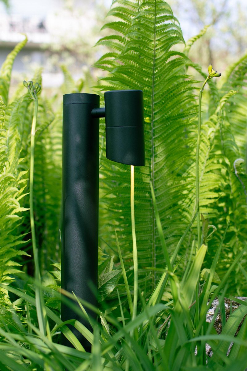 Spotlight 60cm Schwarz Garden 24 Von Markslöjd - Der Strahler hat die Schutzart IP44 und ist für den Einsatz im Außenbereich geeignet.