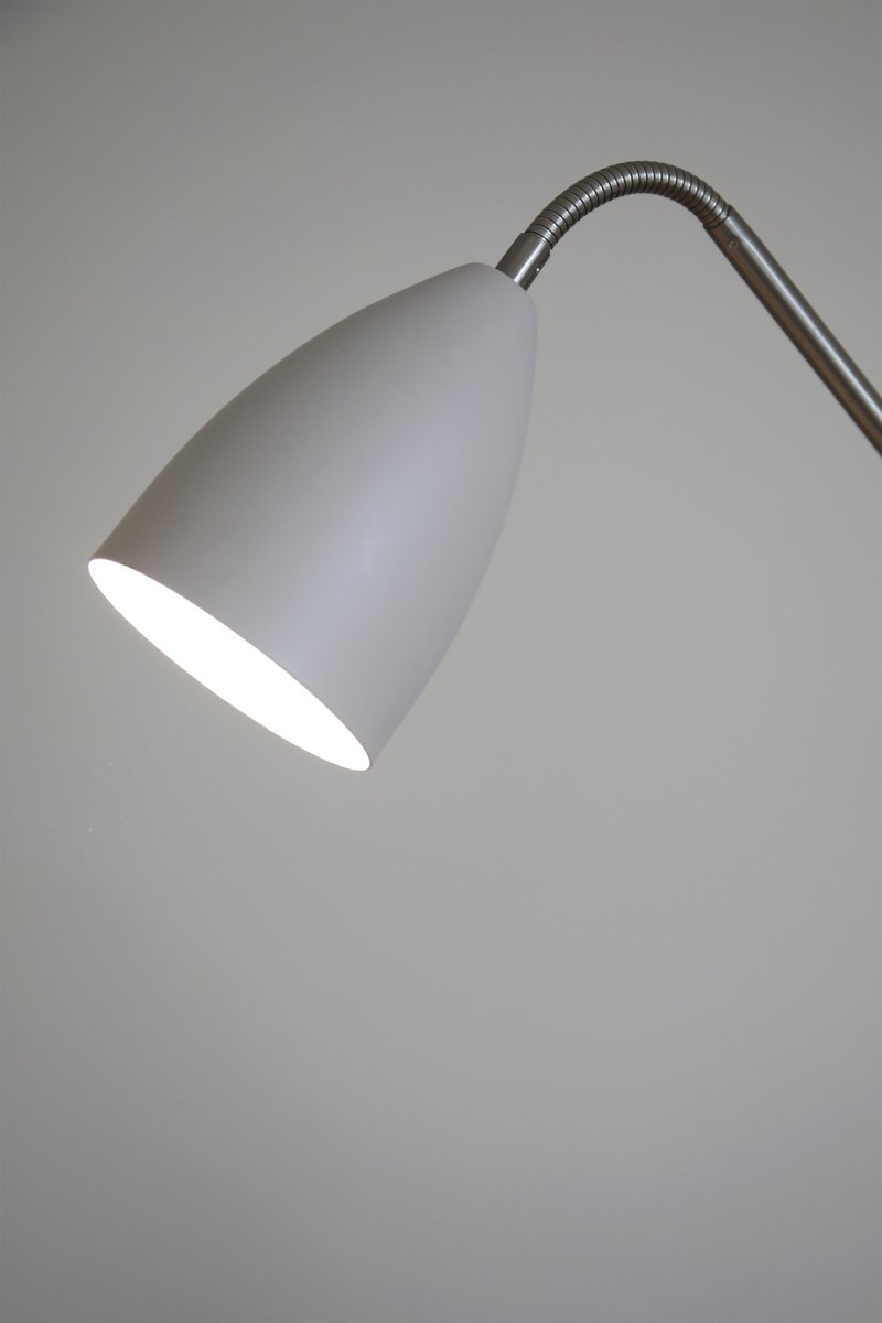 Patro Beige stehlampe Von Markslöjd - Eine stilvolle Stehlampe in Beige (140 cm).