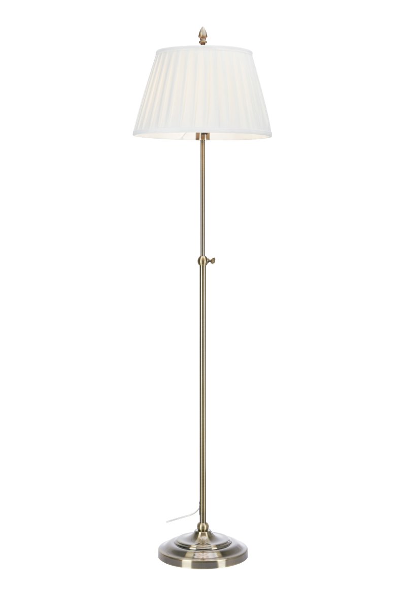Oxford Antikmessing stehlampe Von Markslöjd - Stehlampe im klassischen Stil der Jahrhundertwende mit cremefarbenem Textilschirm und Fuß in Antikmessing-Optik.