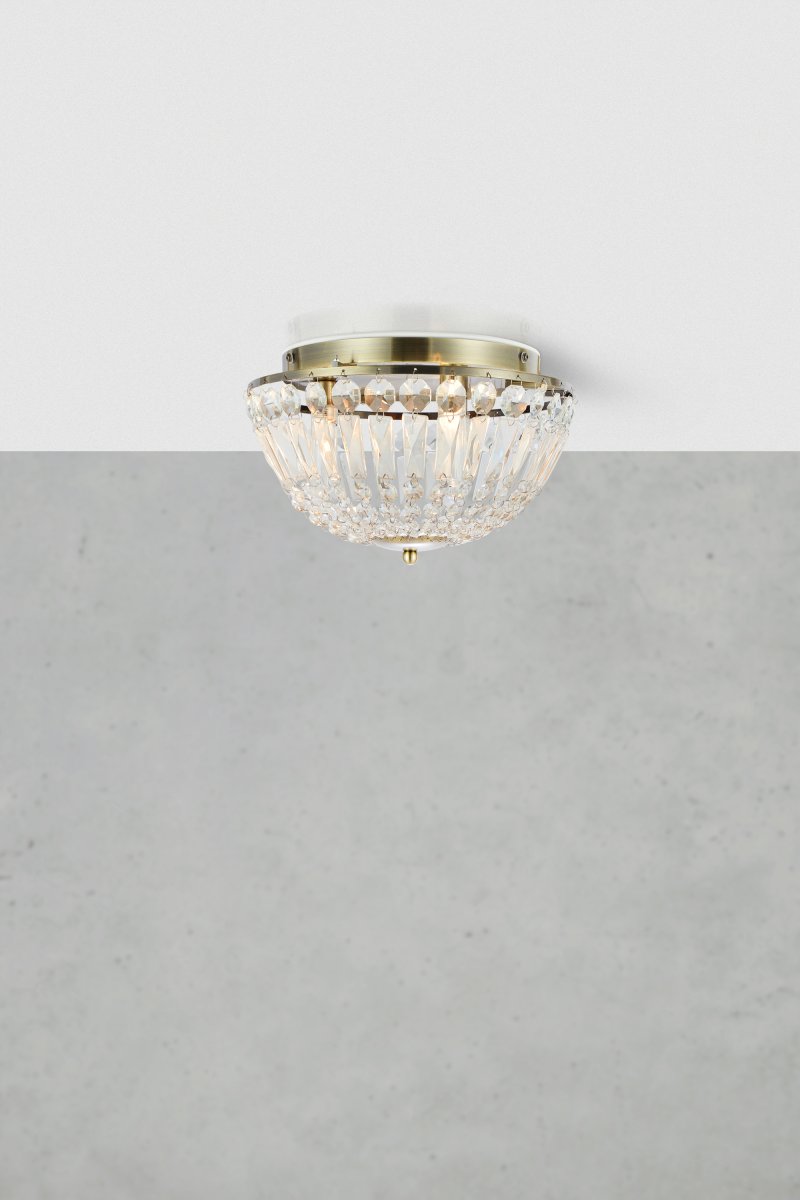 Estelle Ø30 Antikmessing badezimmerlampe Von Markslöjd - Elegante Deckenleuchte im Stil der Jahrhundertwende f&uuml;rs Badezimmer.