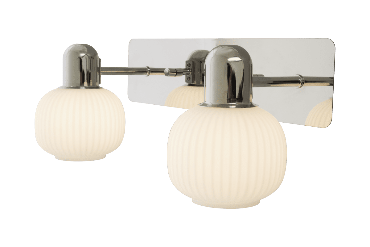 Messina 35cm Chrom badezimmerlampe Von Aneta Lighting - Messina-Wandleuchte in Chrom mit 2 opalwei&szlig;en Schirmen aus geriffeltem Glas.