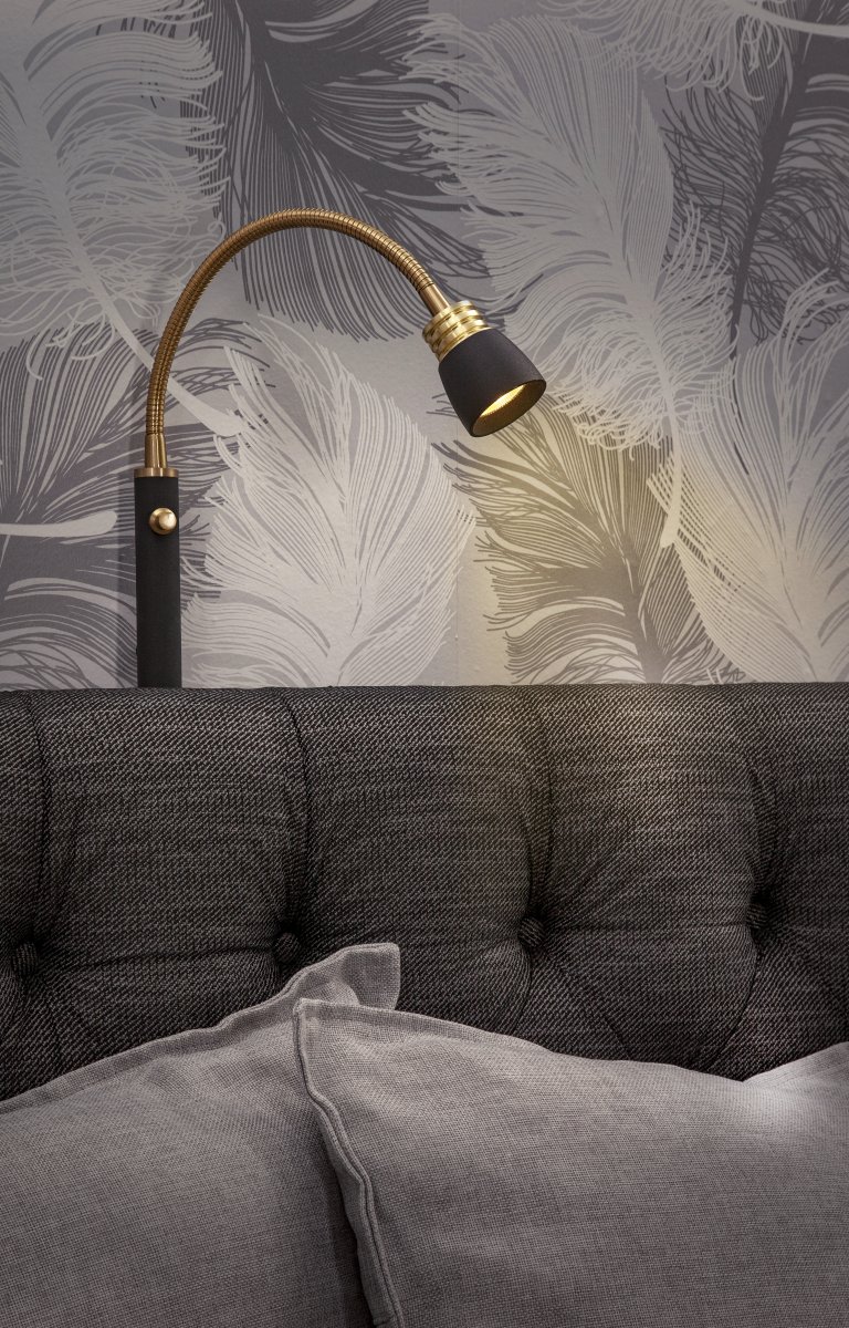 Eketorp Schwarz leselampe Von Aneta Lighting - Die Nachttischlampe Eketorp aus schwarz lackiertem Metall mit Details aus mattem Messing verf&uuml;gt &uuml;ber einen verstellbaren Arm mit integrierter 3-W-LED, die ein angenehmes, warmwei&szlig;es Licht spendet und dimmbar ist.