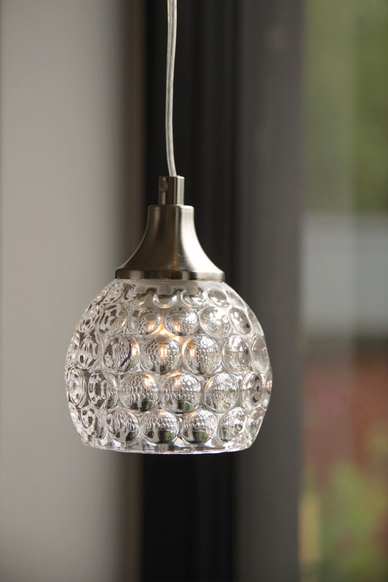 Clear Ø12 Transparent fensterlampe Von Markslöjd - Die Leuchte wird mit einem 3,5 m langen transparenten Kabel, einem Netzschalter und einem Netzstecker geliefert.