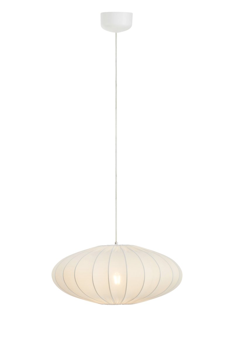 Solia Ø50 Weiß hängelampe Von Markslöjd - Solia ist eine elegante Pendelleuchte mit weicher, ovaler Form und skandinavisch-leichter Ausstrahlung.