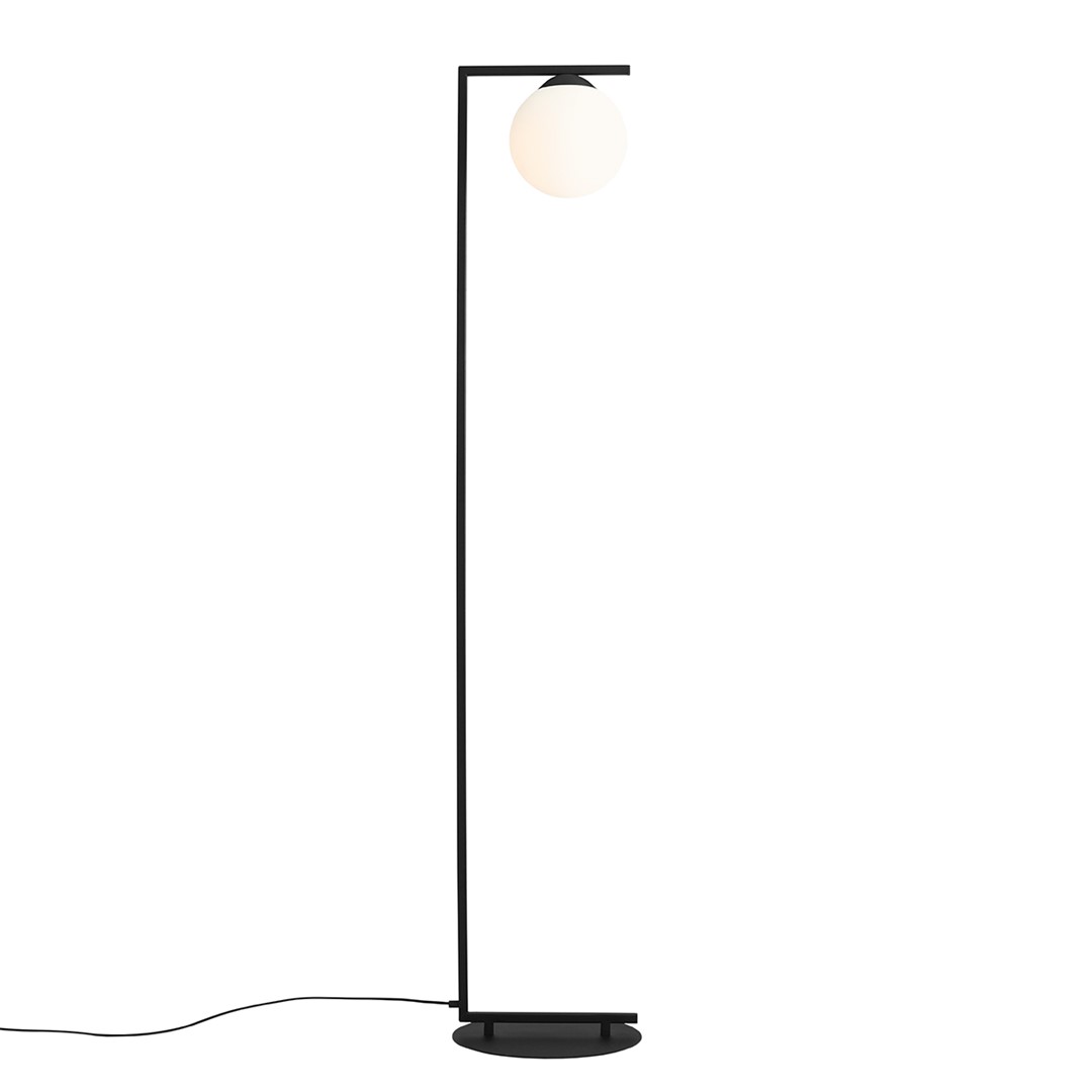 Zac Schwarz stehlampe Von Artera - Platzieren Sie die Stehleuchte Zac im Wohnzimmer oder in der Leseecke für eine dezente, aber stilvolle Beleuchtungslösung.