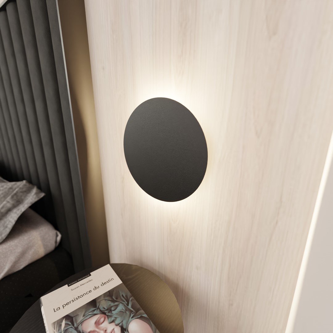 Form Ø30 Schwarz wandlampe Von Emibig Lighting - Form ist eine minimalistische Wandleuchte, die sich durch ihr einzigartiges Design auszeichnet.