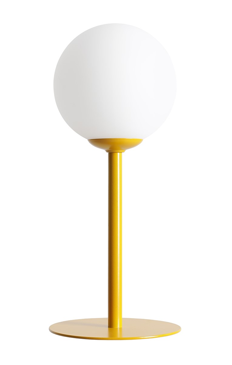 Pinne 35cm Senf tischlampe Von Artera - Die runde Opalkugel verbreitet ein weiches und angenehmes Licht, perfekt um eine warme und einladende Atmosphäre im Raum zu schaffen.