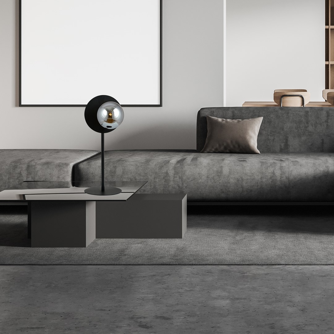 Oslo 50cm Schwarz/Rauchig tischlampe Von Emibig Lighting - Die runde Form bildet einen schönen Kontrast zum geraden Fuß und macht die Leuchte zu einem dekorativen Element im Raum.