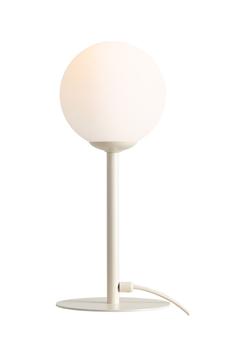 Pinne 35cm Creme tischlampe Von Artera - Die runde Opalkugel verbreitet ein weiches und angenehmes Licht, perfekt um eine warme und einladende Atmosphäre im Raum zu schaffen.