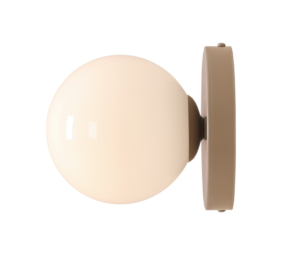 Ball Ø15 Beige wandlampe Von Artera - Mit seiner einfachen und stilvollen Kugelform sorgt es für ein sanftes, stimmungsvolles Licht, das in jedem Raum eine warme und einladende Atmosphäre schafft.