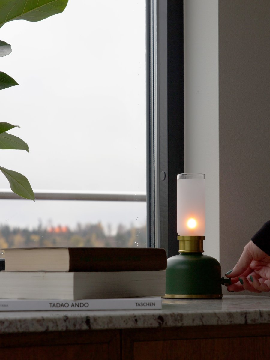 Frida 22cm Dunkelgrün tragbare Von PR Home - Sie schafft eine warme und stimmungsvolle Atmosph&auml;re mit einer Farbtemperatur von ca.