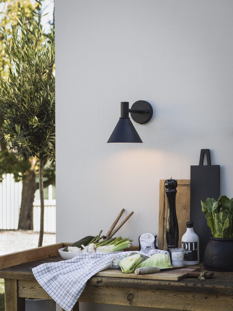 MiniTripp Schwarz außenlampe Von PR Home - Mit E27-Lampenfassung, geeignet für die Verwendung sowohl mit herkömmlichen Glühlampen als auch mit neueren LED-Lichtquellen, max.