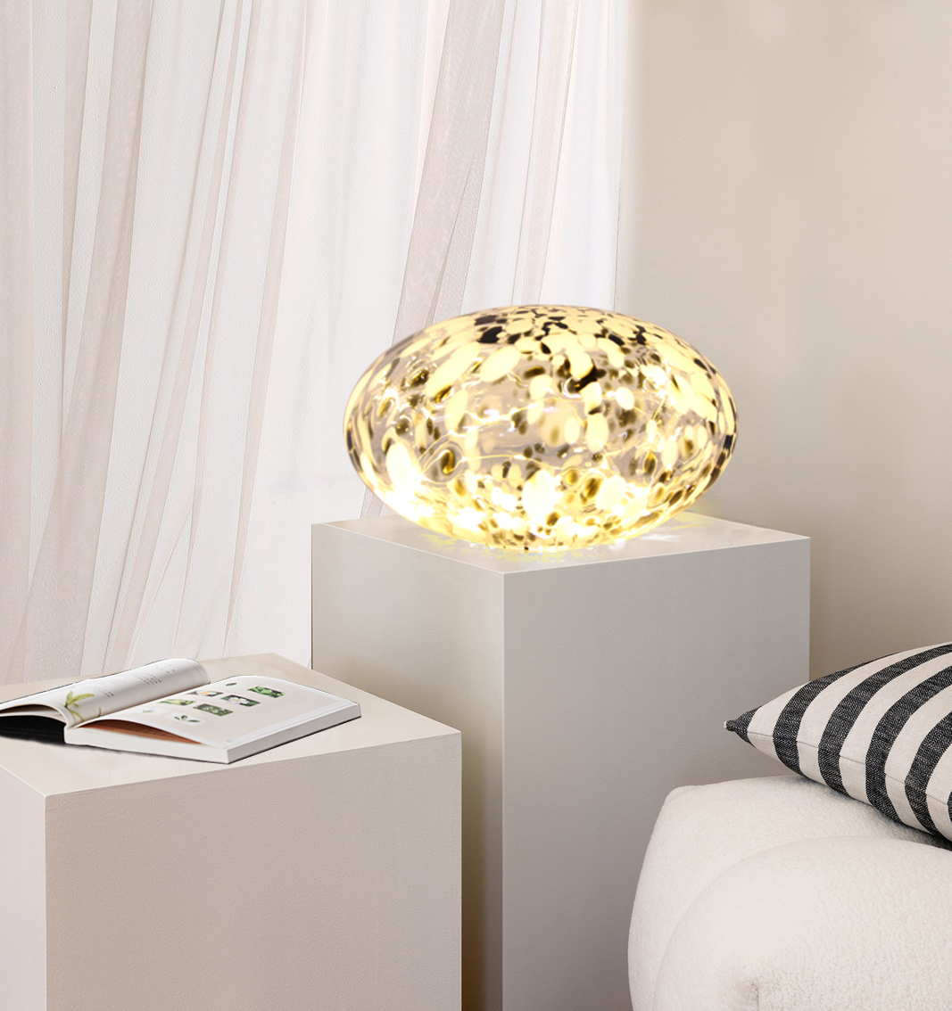 Sten 15cm Schwarzweiß tischlampe Von Pixie Design - Dank der Lichterkette mit 50 kleinen L&auml;mpchen verbreitet es ein sch&ouml;nes Licht um sich herum.