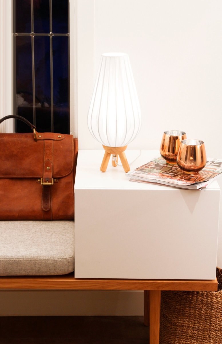 Swea 35cm Natur tischlampe Von Globen Lighting - Tischleuchte aus geölter, gedrechselter Esche.