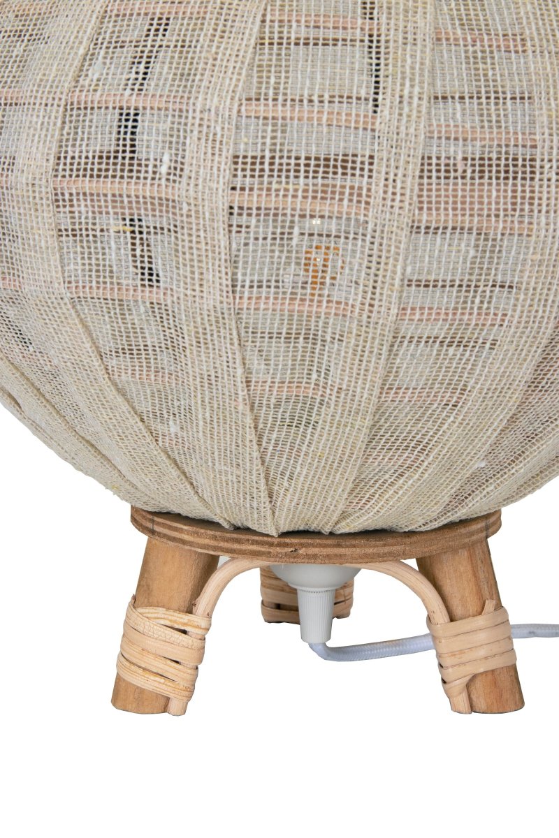 Borneo 37cm Natur tischlampe Von Globen Lighting - Tropisches Grün, ein Rascheln in den Palmenblättern und die Wellen, die sich brechen und wie eine Decke über den kilometerlangen weißen Sandstrand legen.