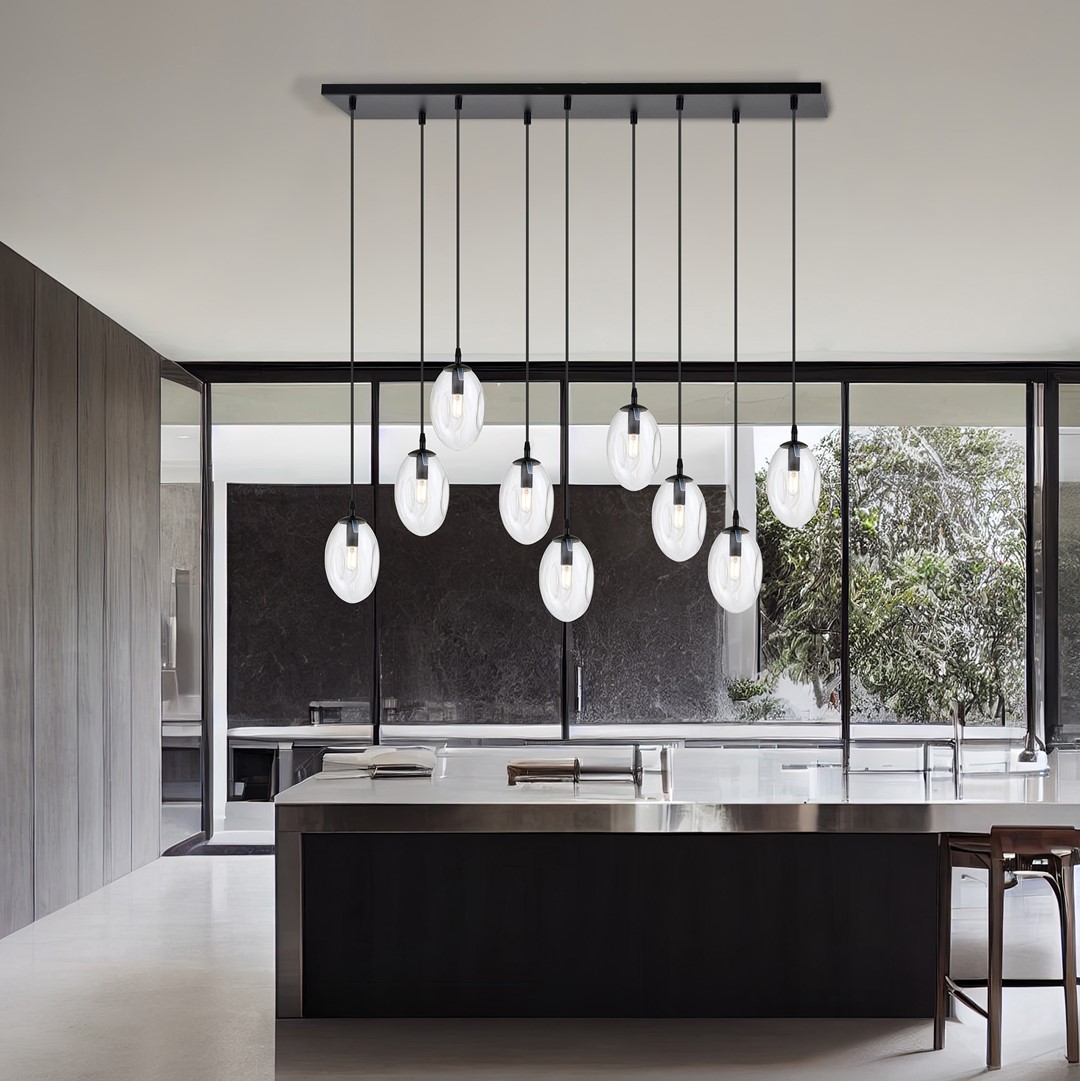 Astral 100cm Transparent hängelampe Von Emibig Lighting - Das großzügige Design mit mehreren herabhängenden Elementen sorgt für ein effektvolles Lichtspiel, wobei die transparenten Glaskuppeln ein angenehmes, warmes Licht verbreiten.