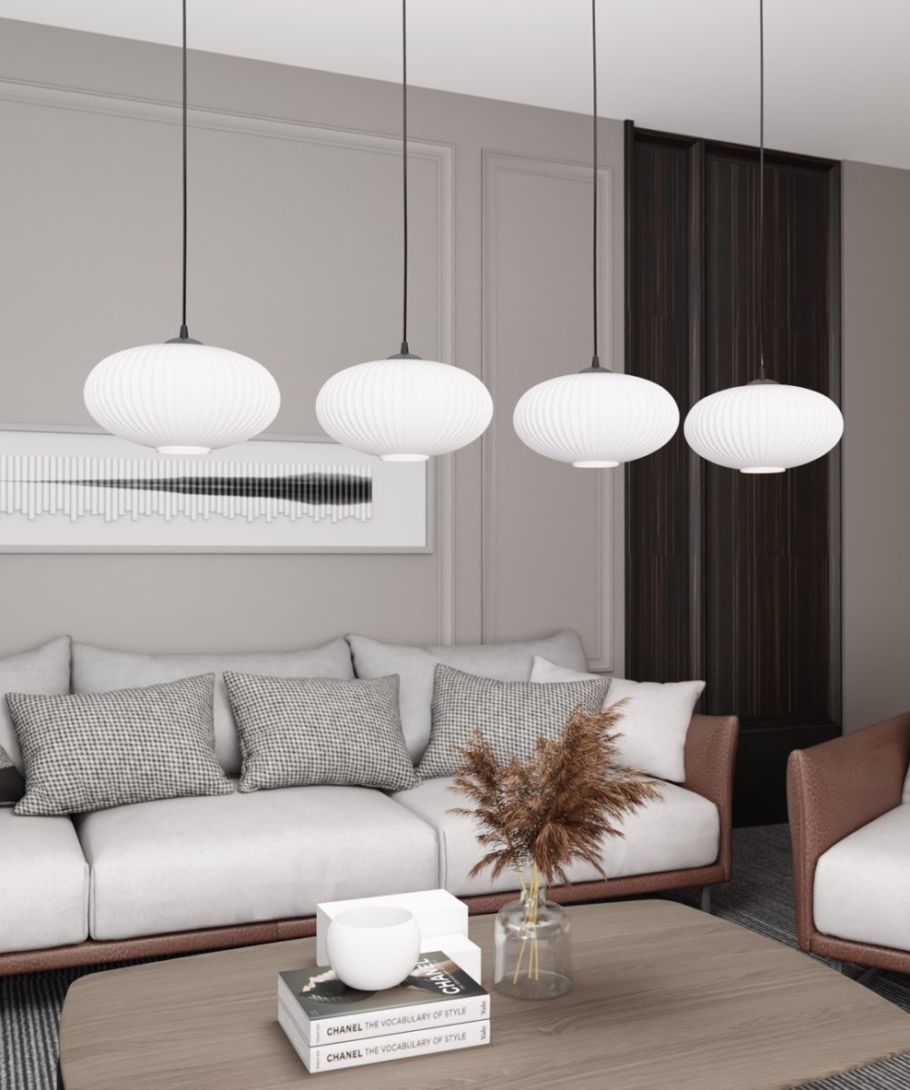 Coco 140cm Weiß hängelampe Von Emibig Lighting - Die stilvollen Opalglaskuppeln verbreiten ein blendfreies Licht, das dem Raum eine leichte und weiche Atmosph&auml;re verleiht.