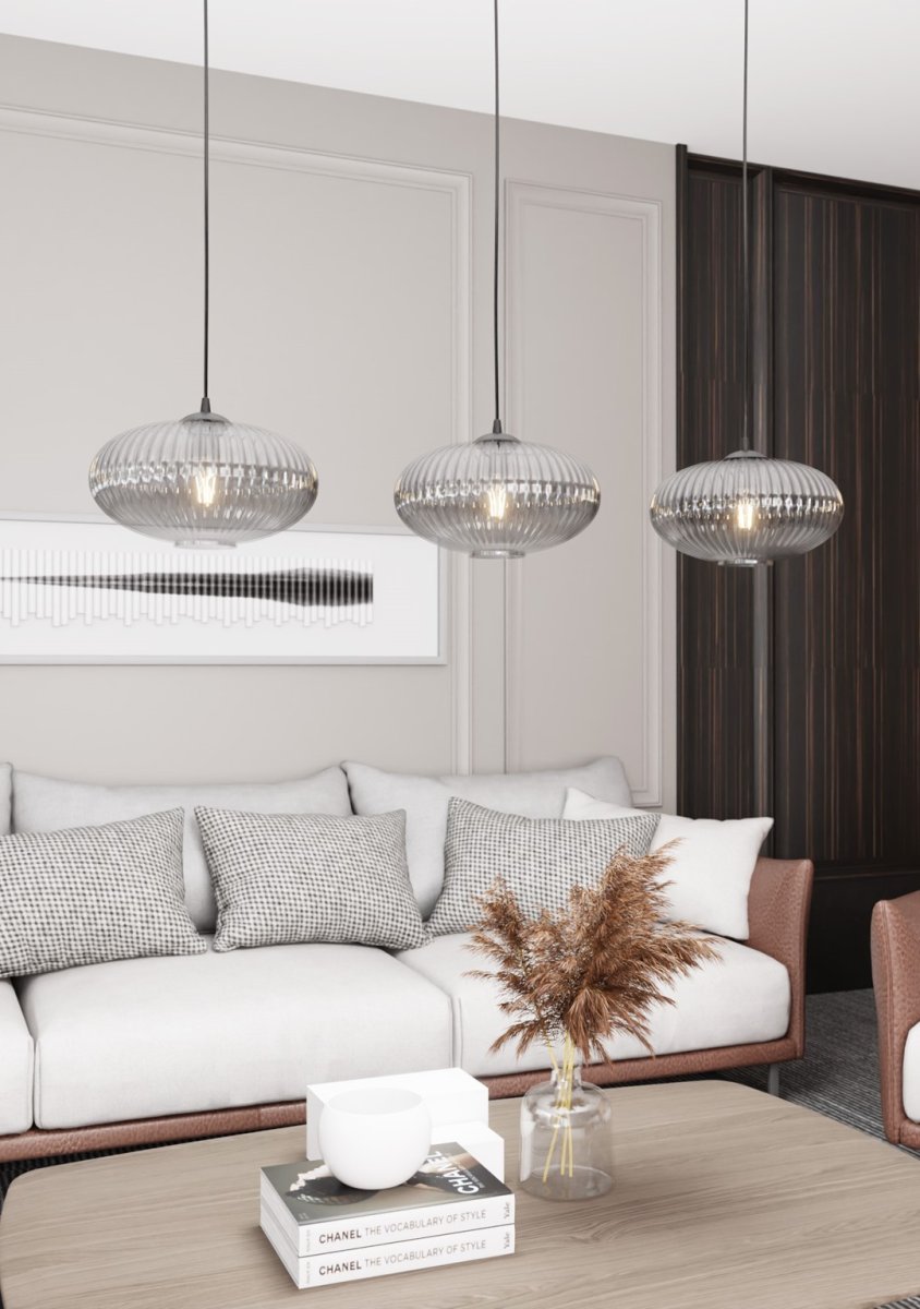Coco 115cm Rauchfarben hängelampe Von Emibig Lighting - Die stilvollen Rauchglasschirme verbreiten ein warmes Licht, das dem Raum eine leichte und weiche Atmosph&auml;re verleiht.