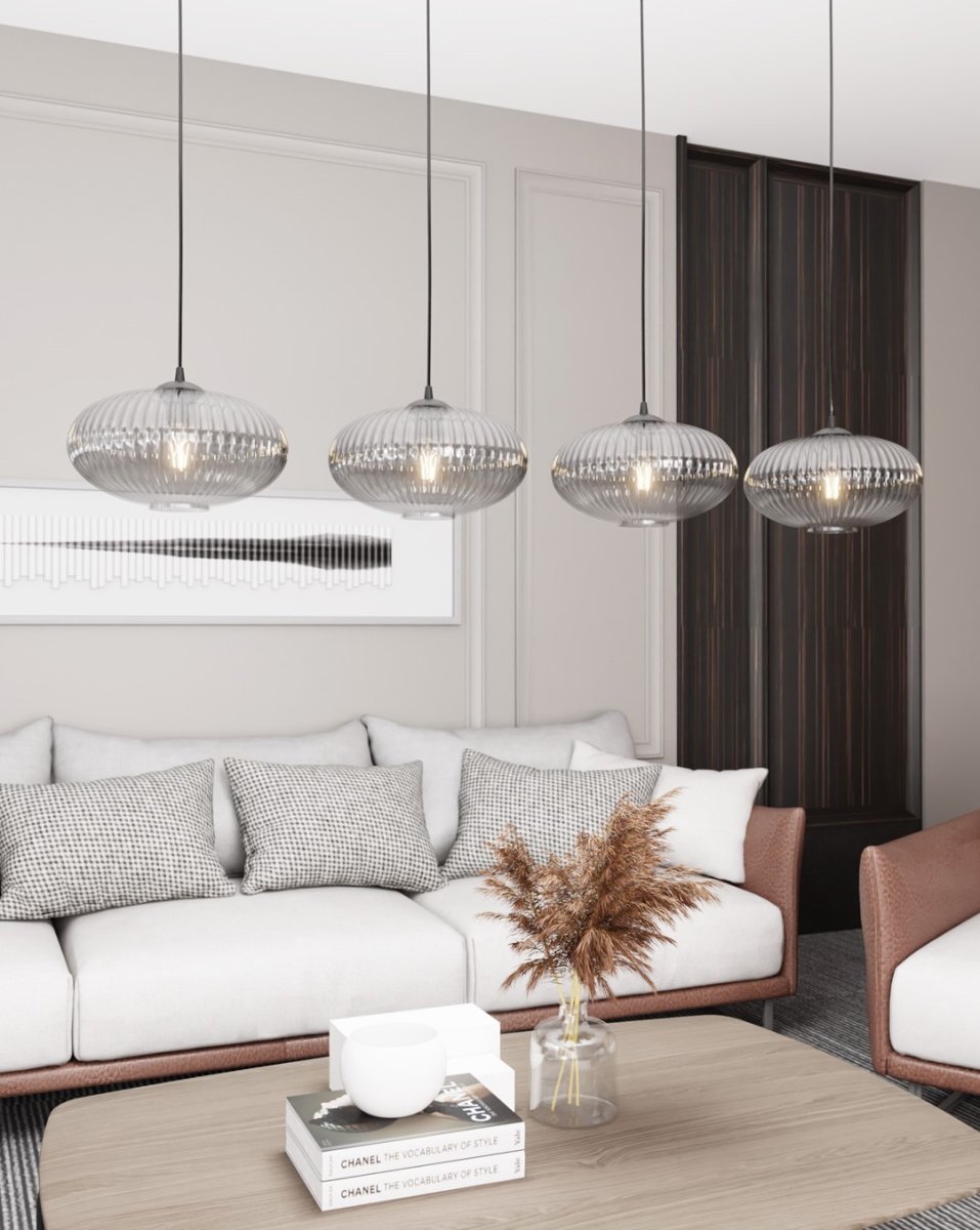 Coco 140cm Rauchfarben hängelampe Von Emibig Lighting - Die stilvollen Rauchglasschirme verbreiten ein warmes Licht, das dem Raum eine leichte und weiche Atmosph&auml;re verleiht.