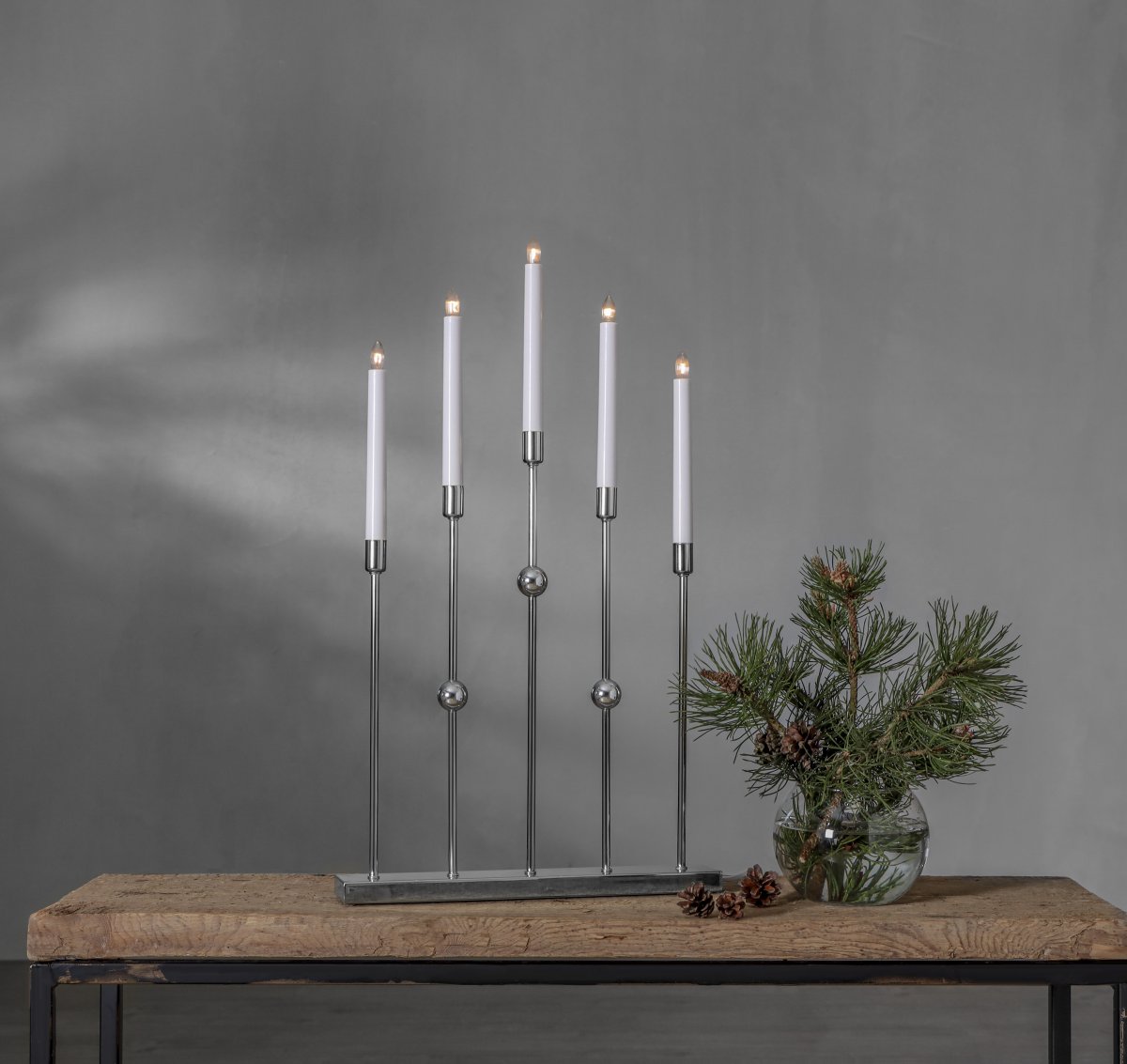 Gustavo Chrom Von Star Trading - Der Kerzenst&auml;nder verf&uuml;gt &uuml;ber 5 Lichtquellen mit gem&uuml;tlichem Schein.