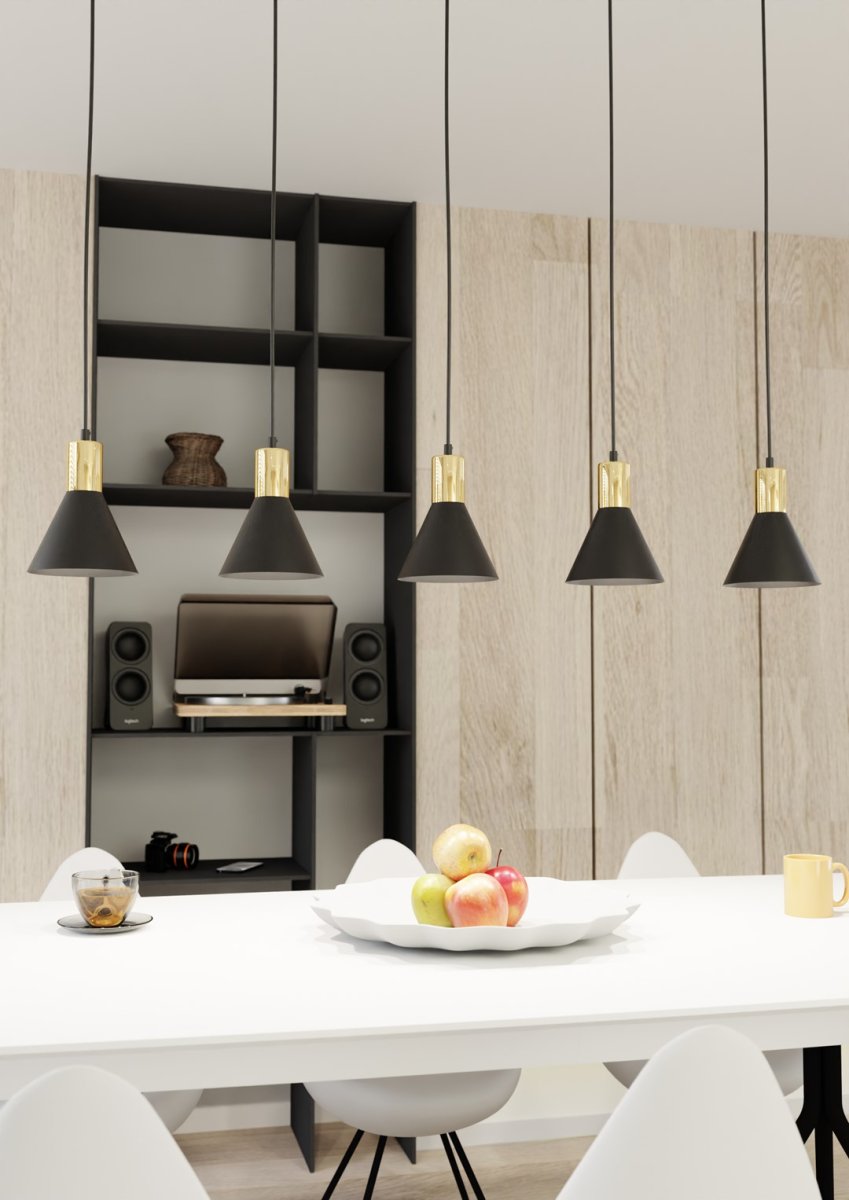 Rosa 116cm Schwarz hängelampe Von Emibig Lighting - Die kegelf&ouml;rmigen Metallschirme verst&auml;rken den industriellen Ausdruck der Lampe, w&auml;hrend die goldfarbenen Details sowohl W&auml;rme als auch Eleganz verleihen.